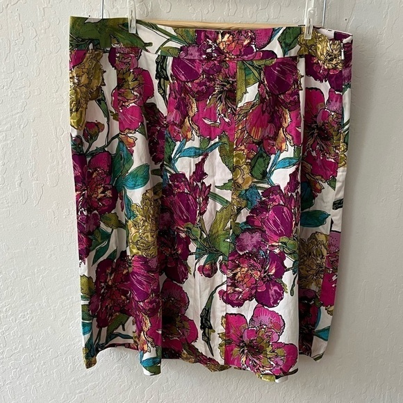 Lane Bryant Size 18 White Multi Color Floral A-Line Mini Skirt - Picture 4 of 9